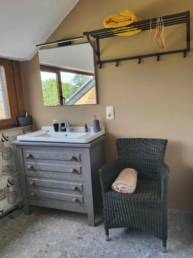 A La Salle De Jeux Et Son Jardin Autour De La Cabane Verte Dinant Buitenkant foto