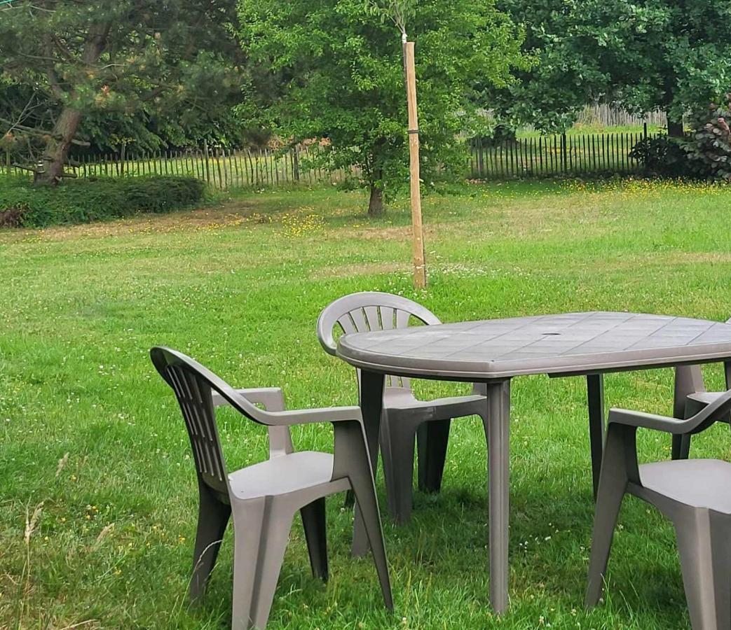 A La Salle De Jeux Et Son Jardin Autour De La Cabane Verte Dinant Buitenkant foto