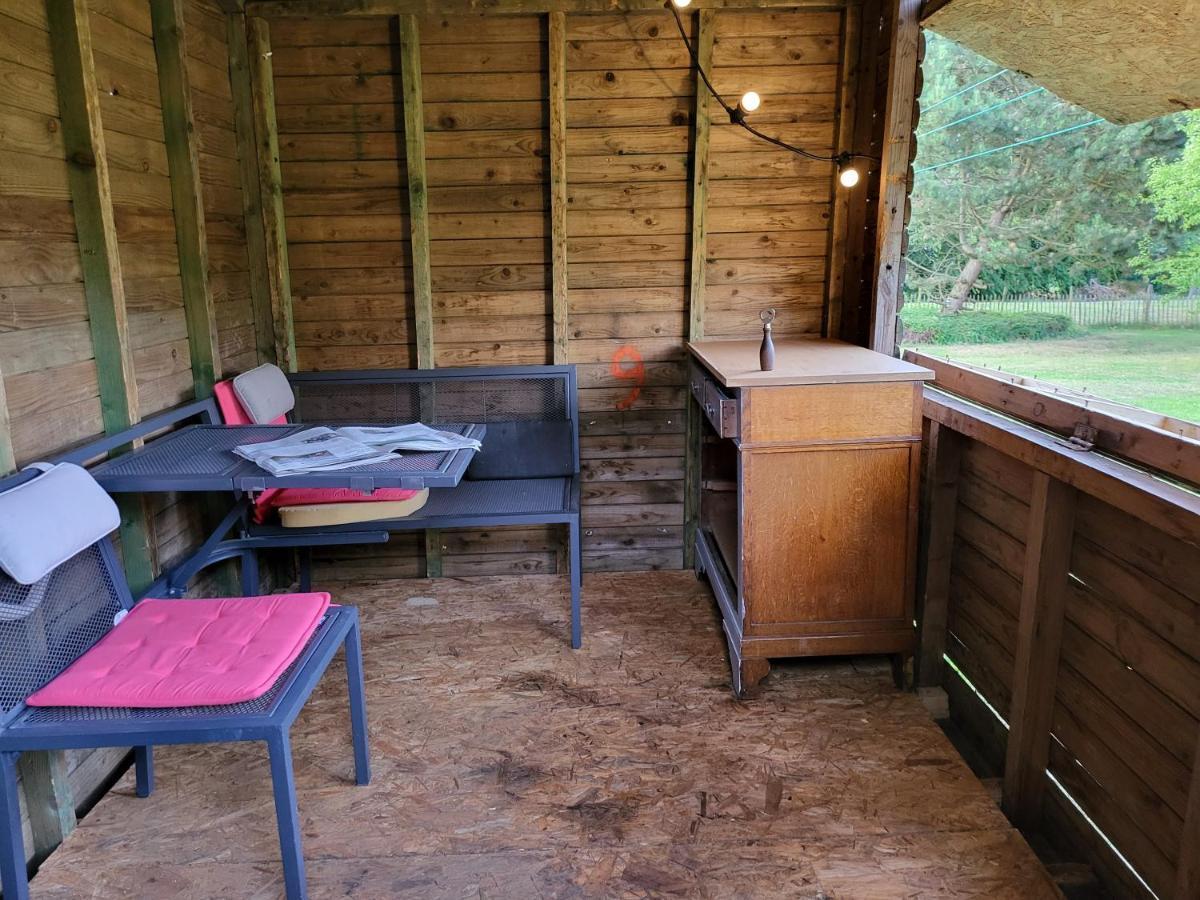 A La Salle De Jeux Et Son Jardin Autour De La Cabane Verte Dinant Buitenkant foto